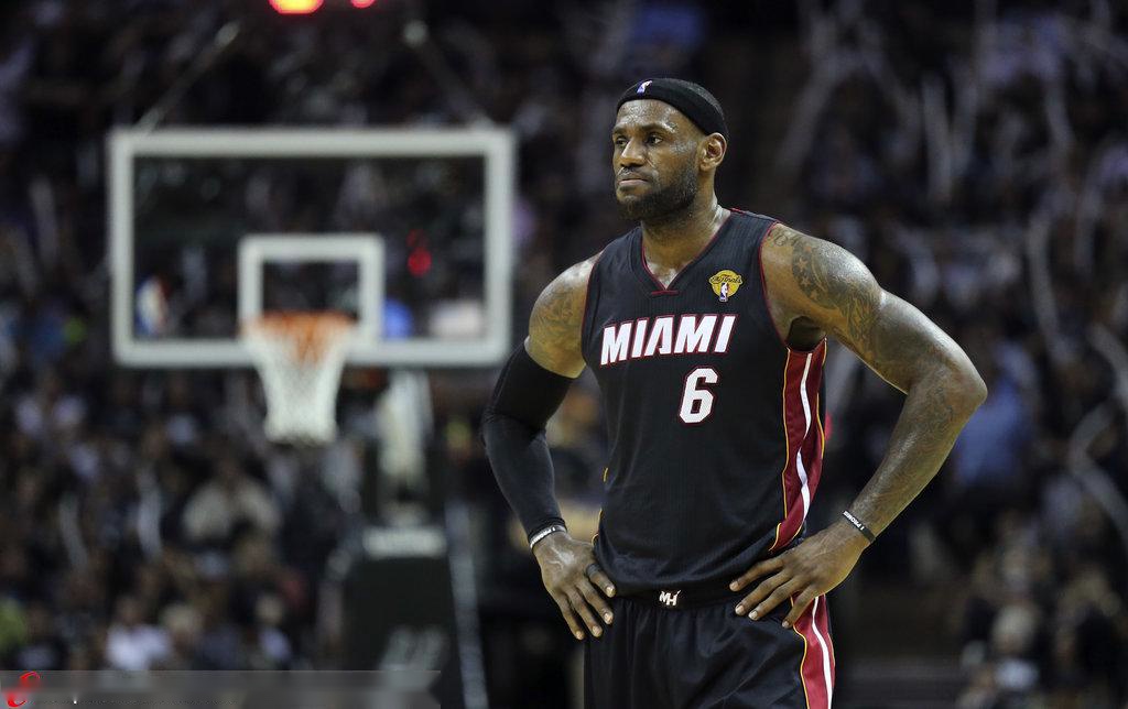 离谱！集结日亚特兰大篮板制胜关键时刻迈阿密热火调整名单以备欧冠，关键时刻更衣室发声引欢呼的简单介绍